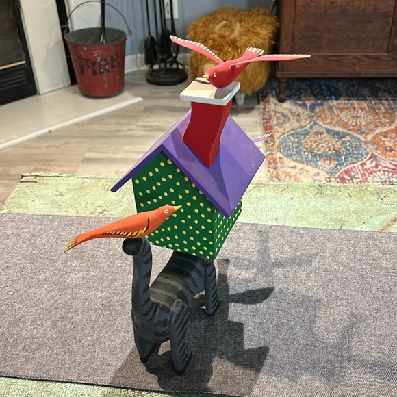 Handmade, artist signed painted Clever Cat birdhouse with removable birds - Picture 4 of 9